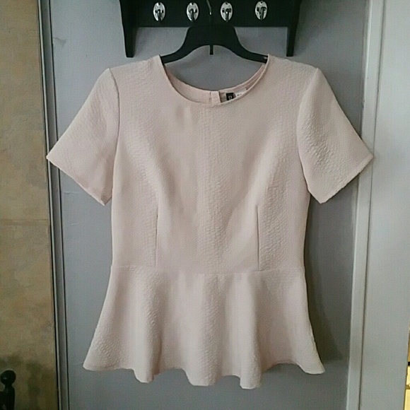 H&M Tops - Pink peplum shirt
